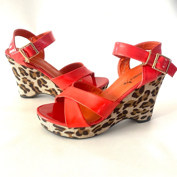 Red Dragonfly Platform Wedge Animal Print Red Heeled Sandals 7 Womens Shoes - Picture 10 of 16
